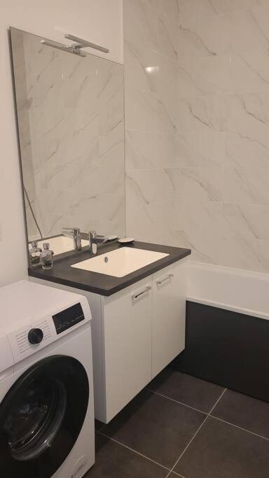 סאריס Appartement Chic 5 Min Disneyland/Vallee Village מראה חיצוני תמונה